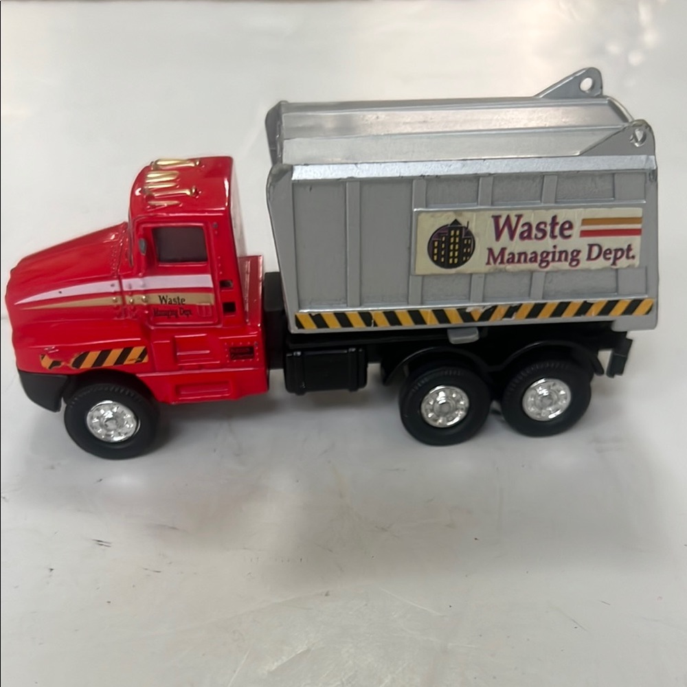 RI NOVELTY PULL BACK DIE CAST METAL GARBAGE TOY TRUCK